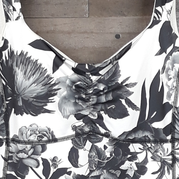 Lululemon Aria Tank ll - Picture 5 of 10